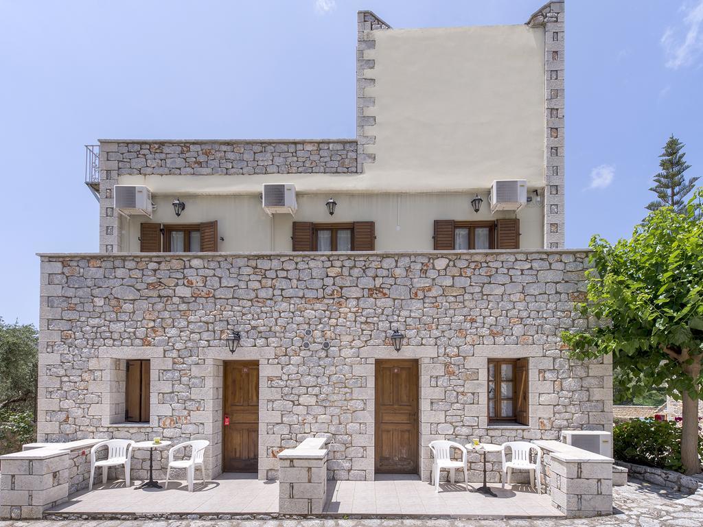 Foivos 2 Hotell Gytheio Rum bild