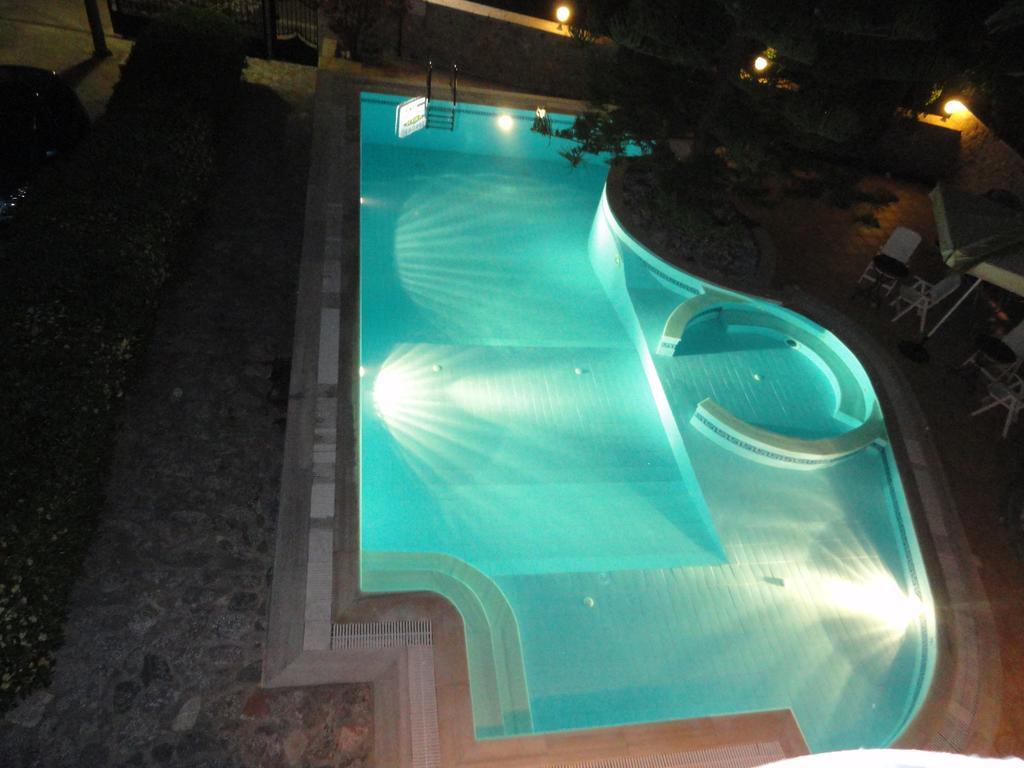 Foivos 2 Hotell Gytheio Rum bild