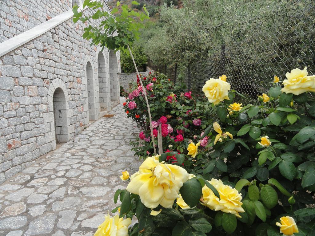 Foivos 2 Hotell Gytheio Rum bild